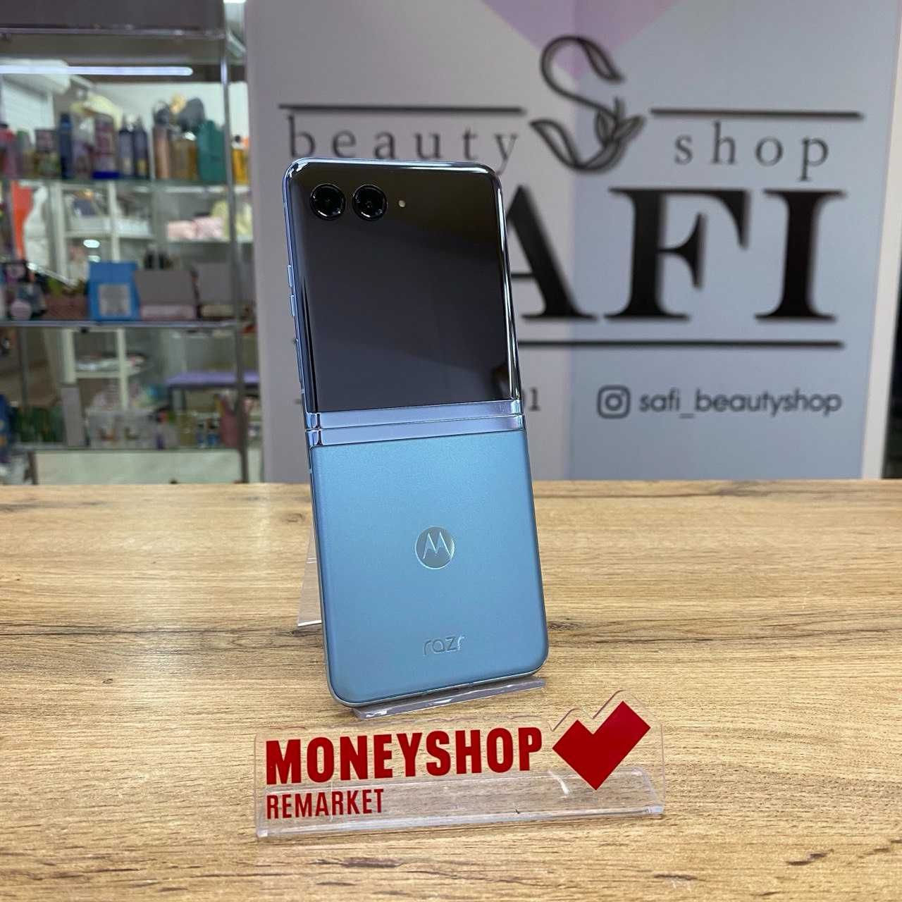 А8 / Сотовый телефон Motorola razr 40 ultra 256gb