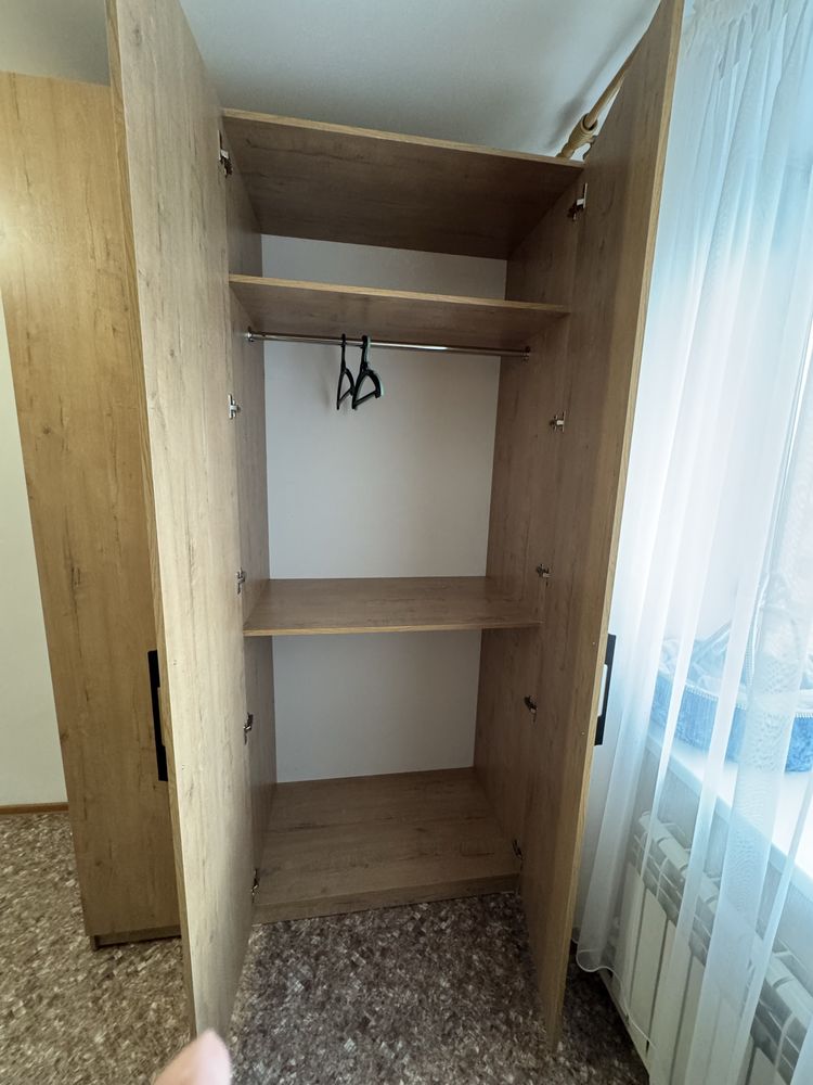 Продам шкаф высокий