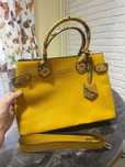 Новая сумка Michael Kors в горчичном цвете с ремешком