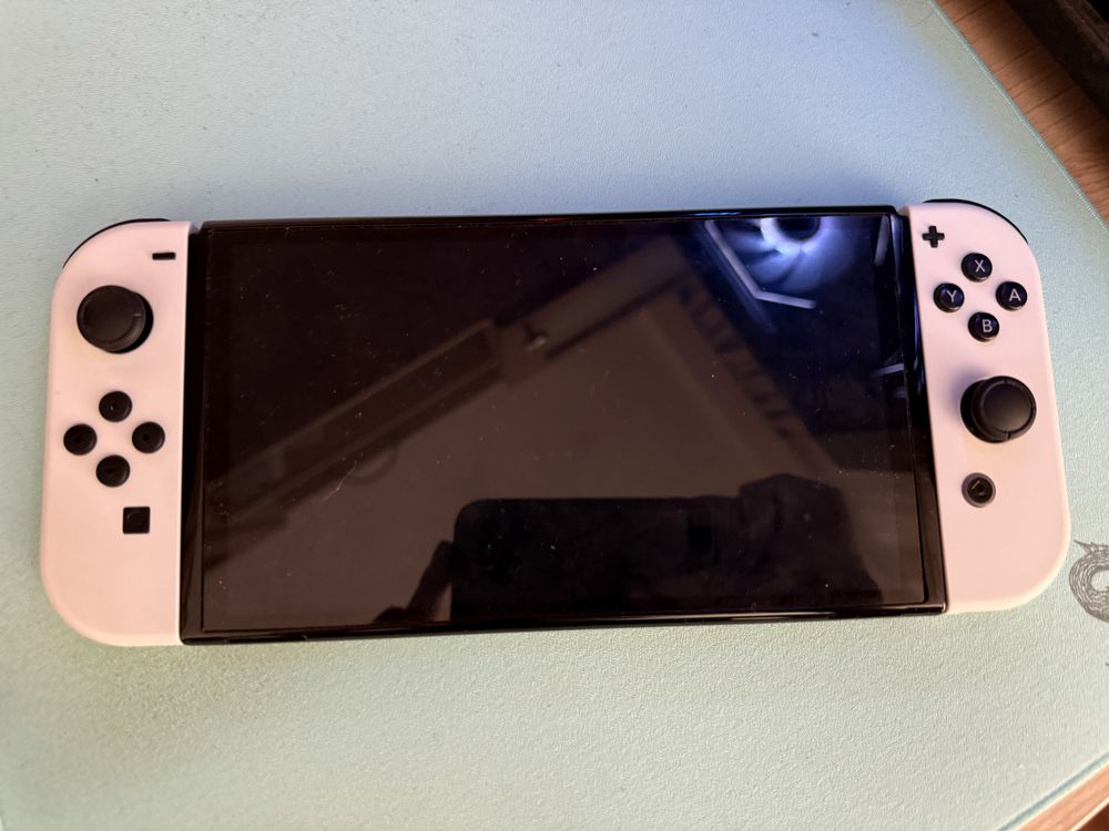 Продам Nintendo Switch Oled