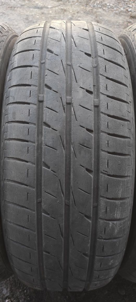 Комплект шин 195/60/15 Bridgestone.