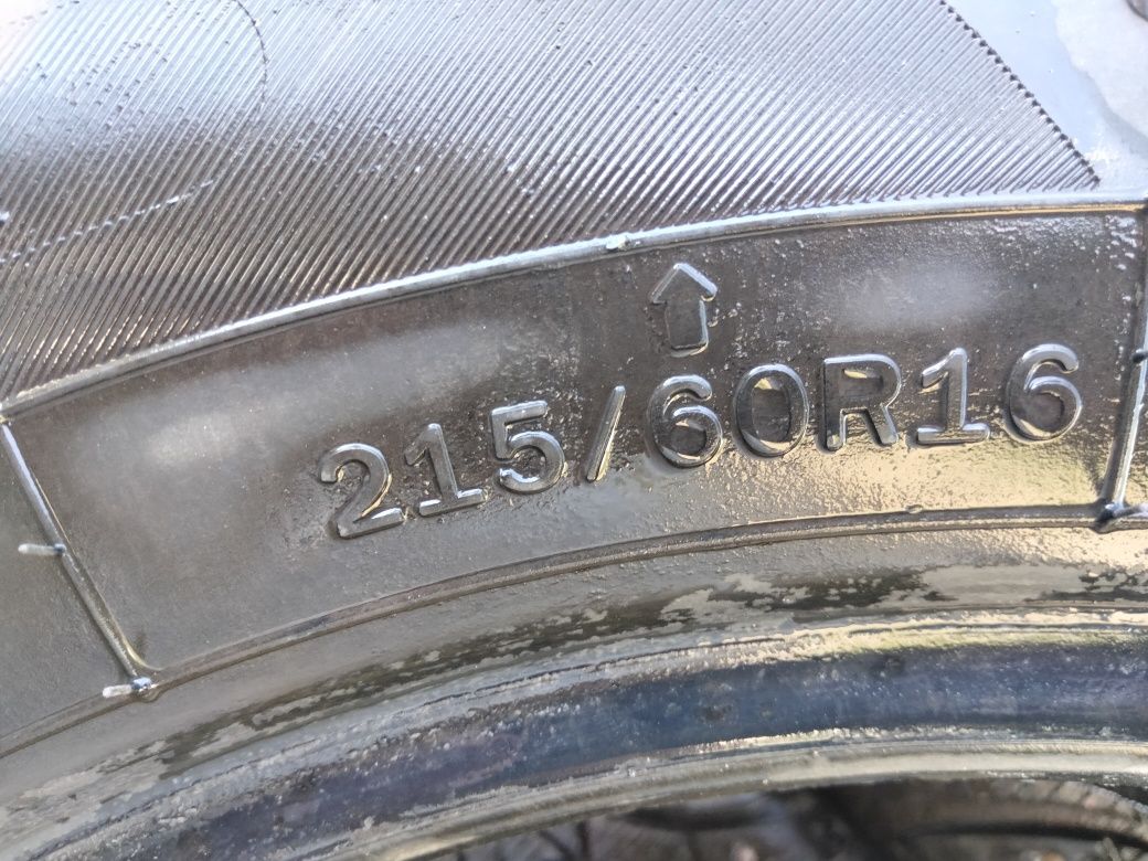 Зимние шины 215/60/R16