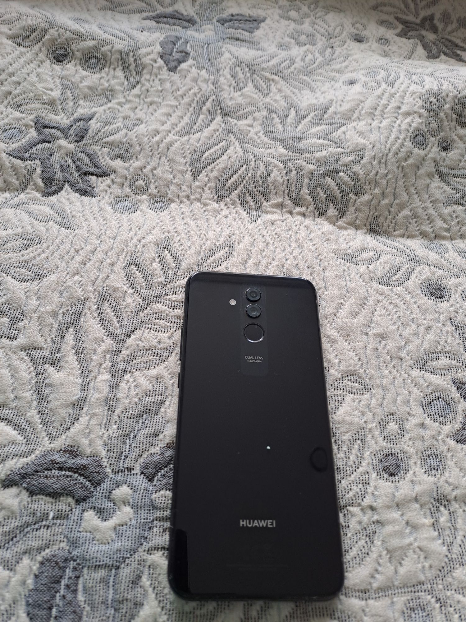 Продам смартфон HUAWEI Mate 20Lite
