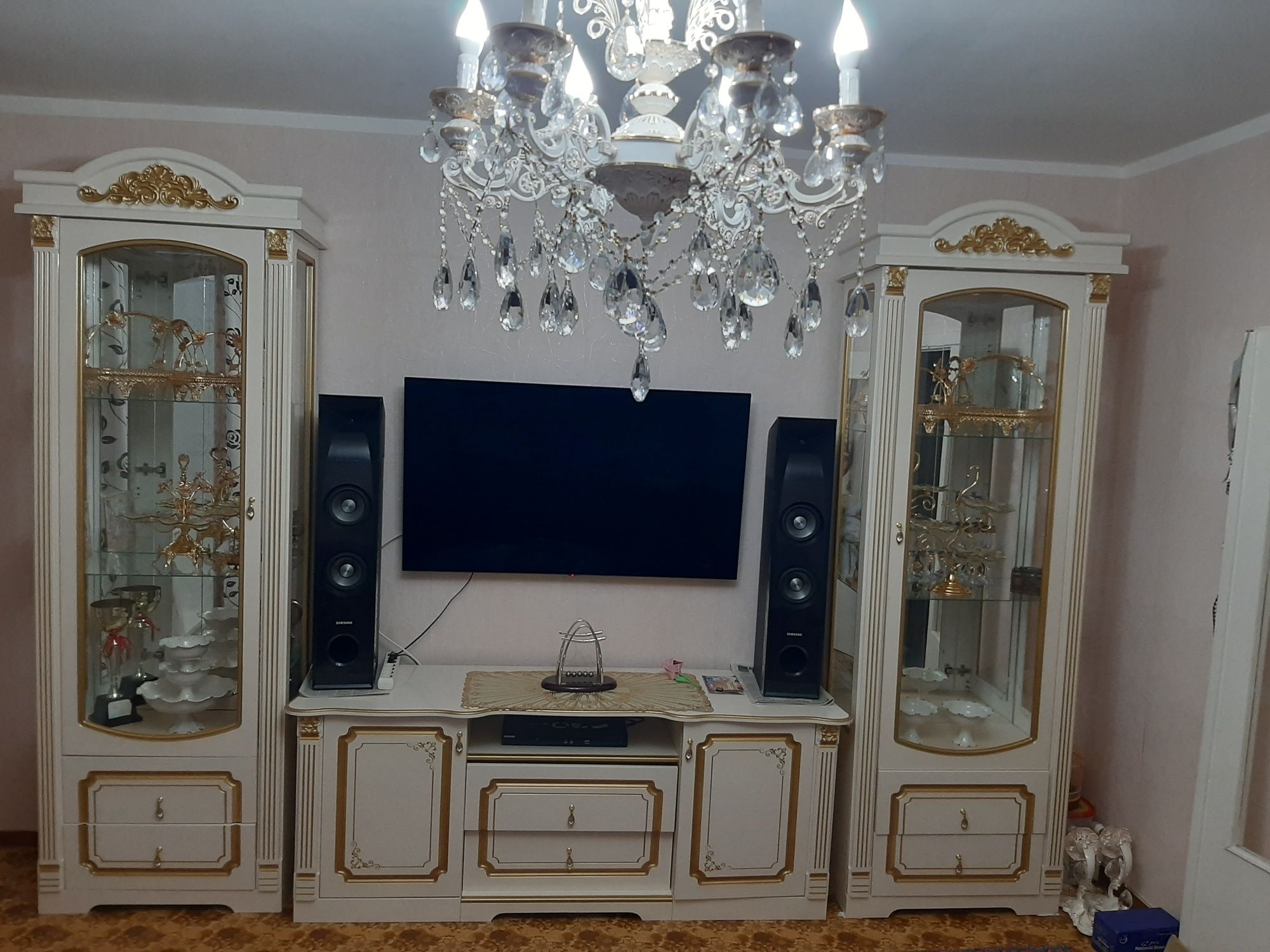 Продам сервант красивая
