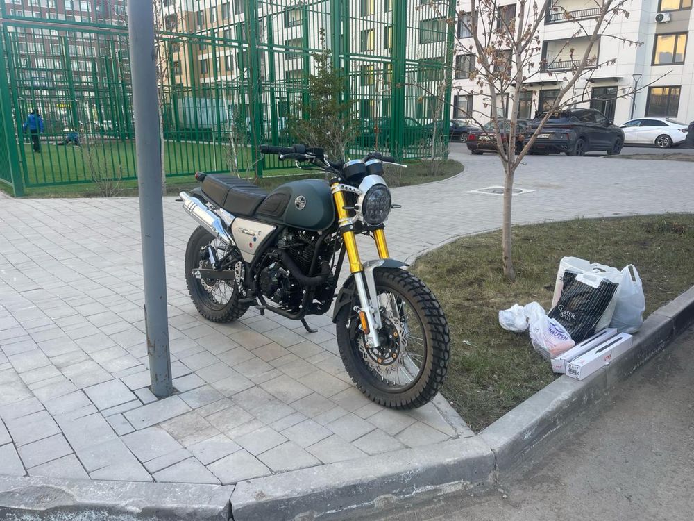 Мотоцикл рейсер триумф