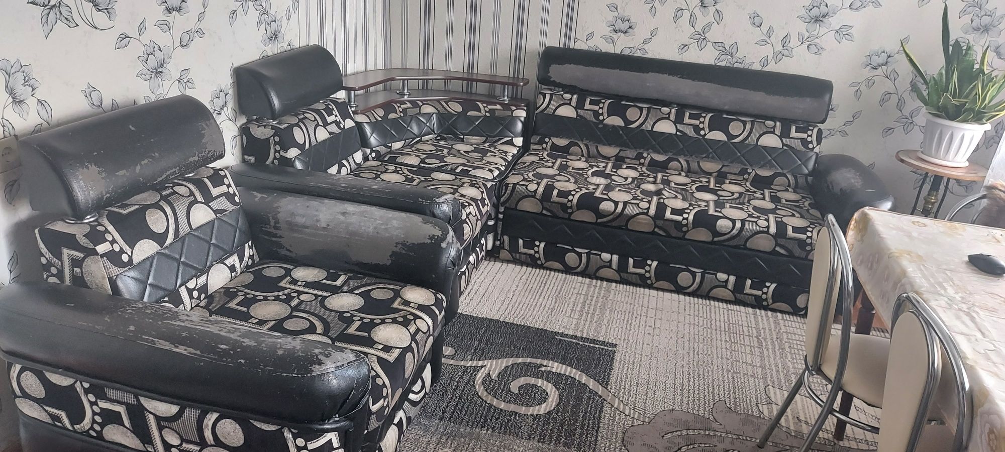 Продам диван угловой