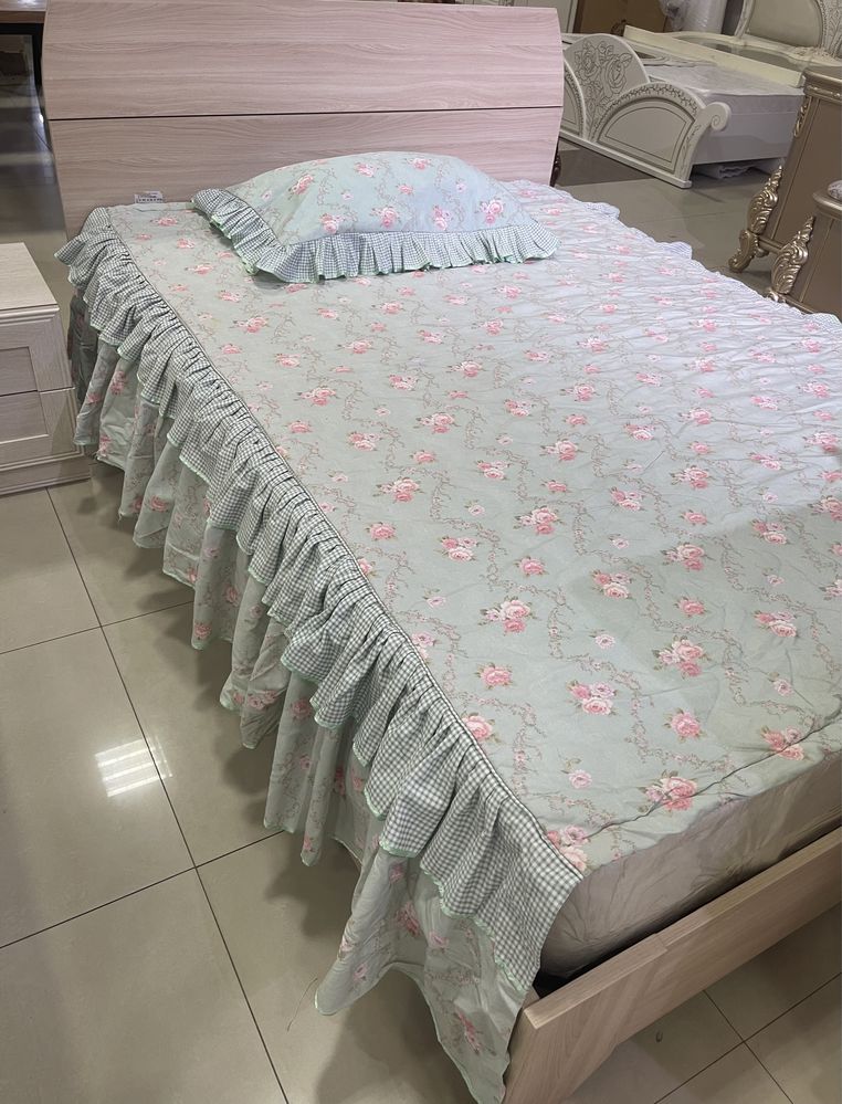 Продам покрывала на 1,5 спальную кровать