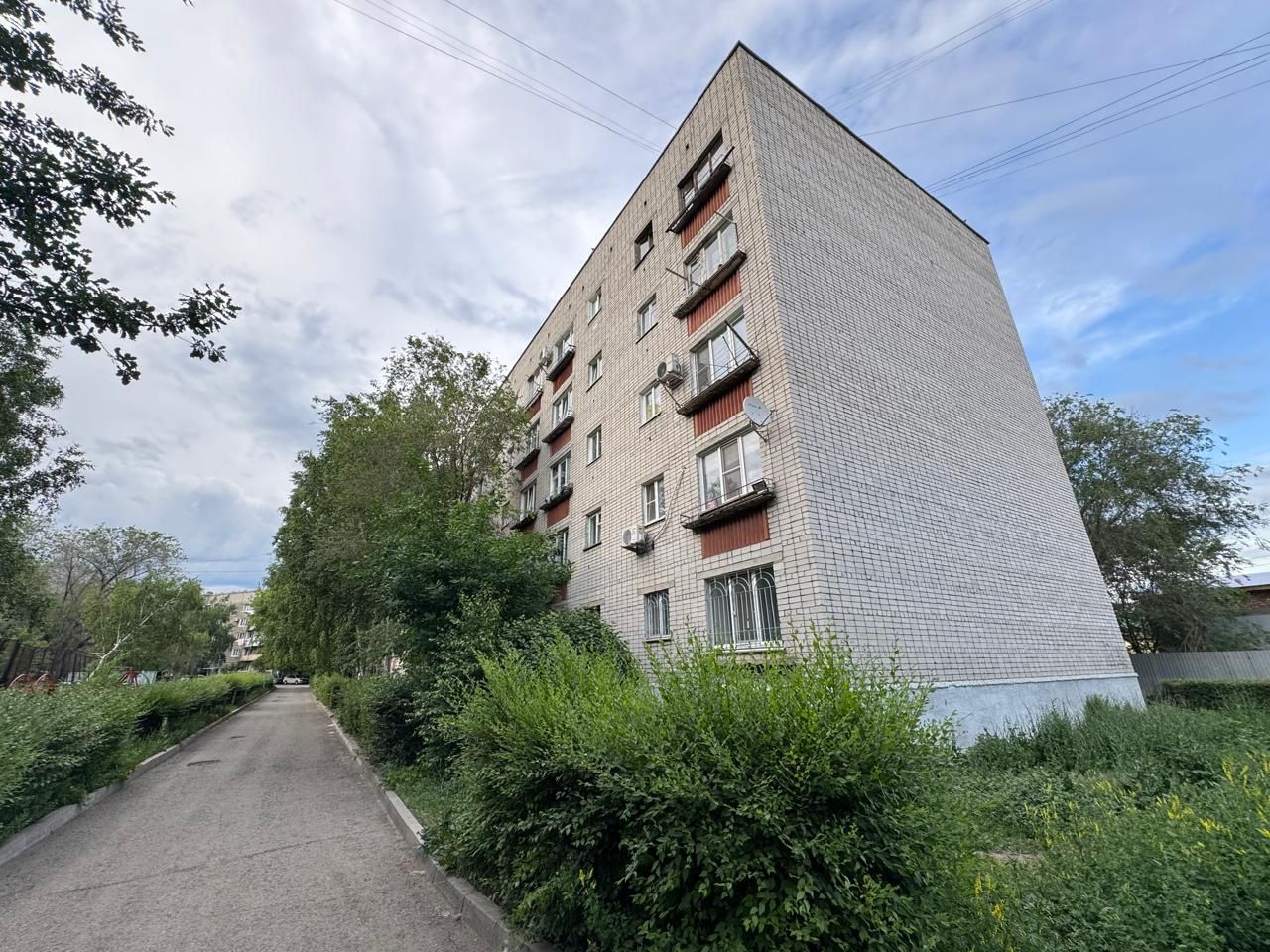Продаётся 1.5 ком. Квартира ул. Виноградова 12/1