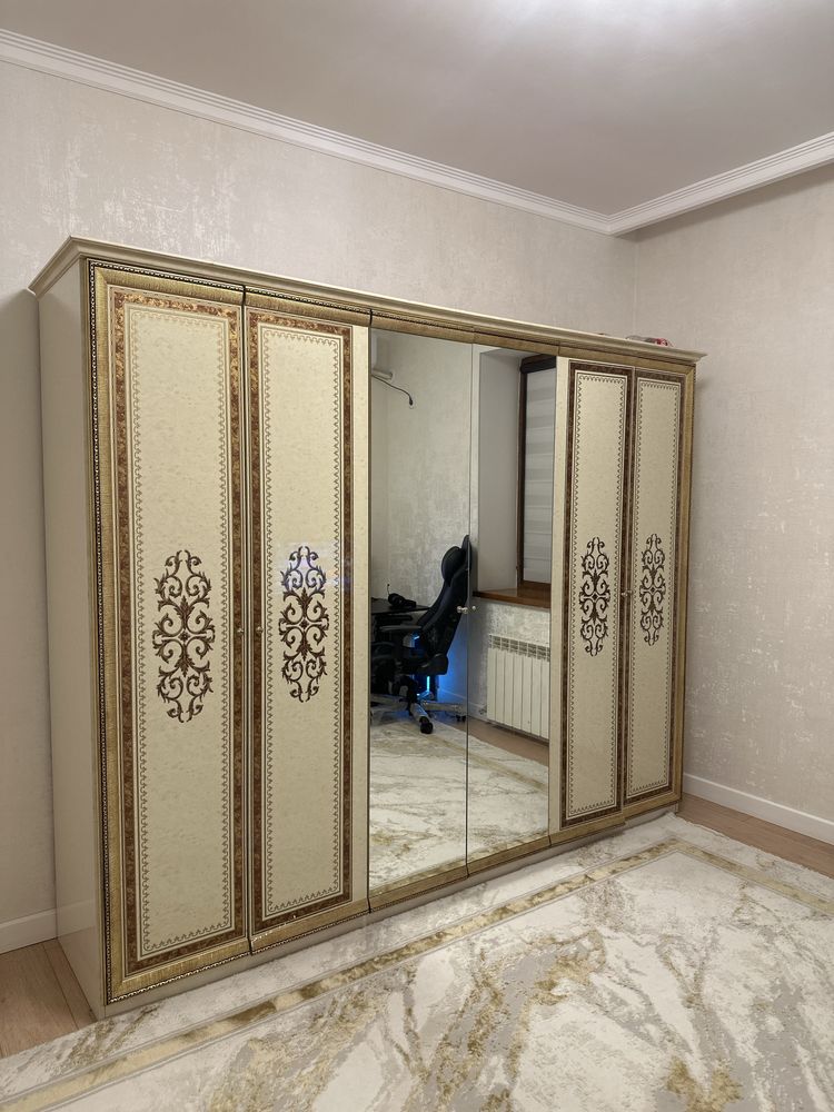 Продаеться шкаф б/у в хорошем состояние