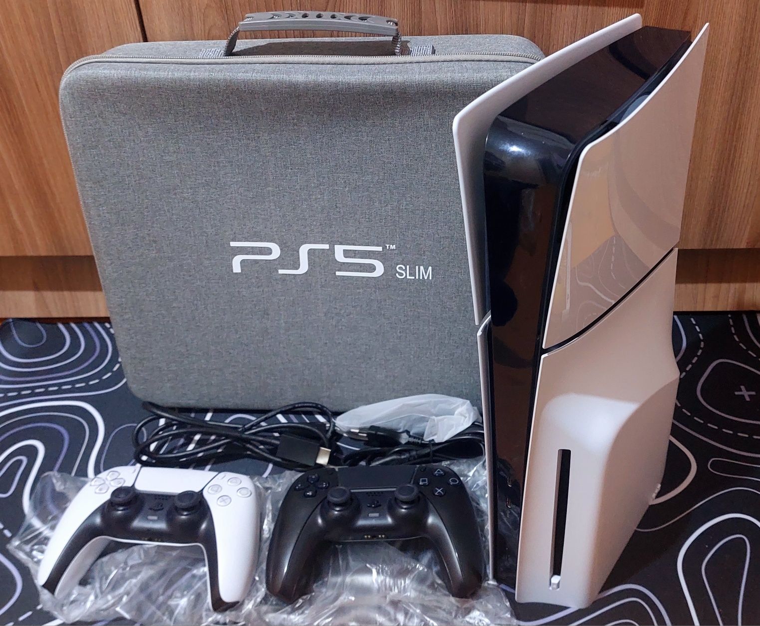 EAC Ps 5 slim 1tb с кейсом 2 дж 4 топ игры!