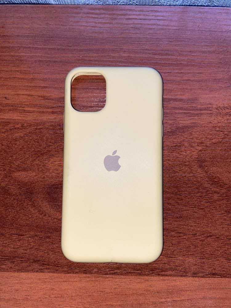 Чехол на iPhone 11
