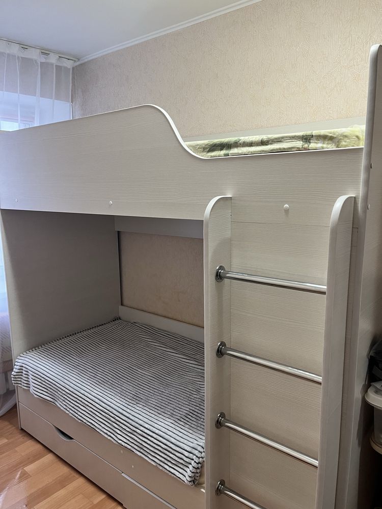 Кровать двухъярусная