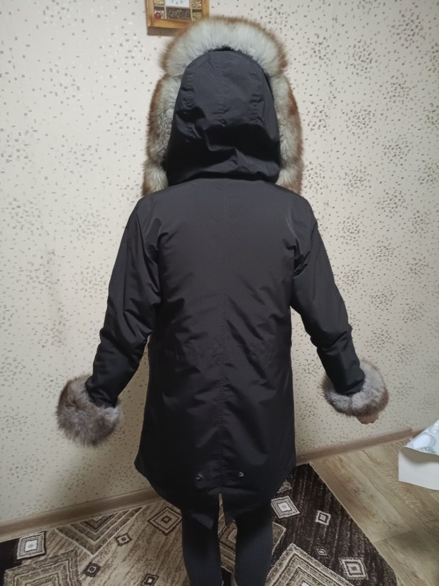 Продам парку натуральную.