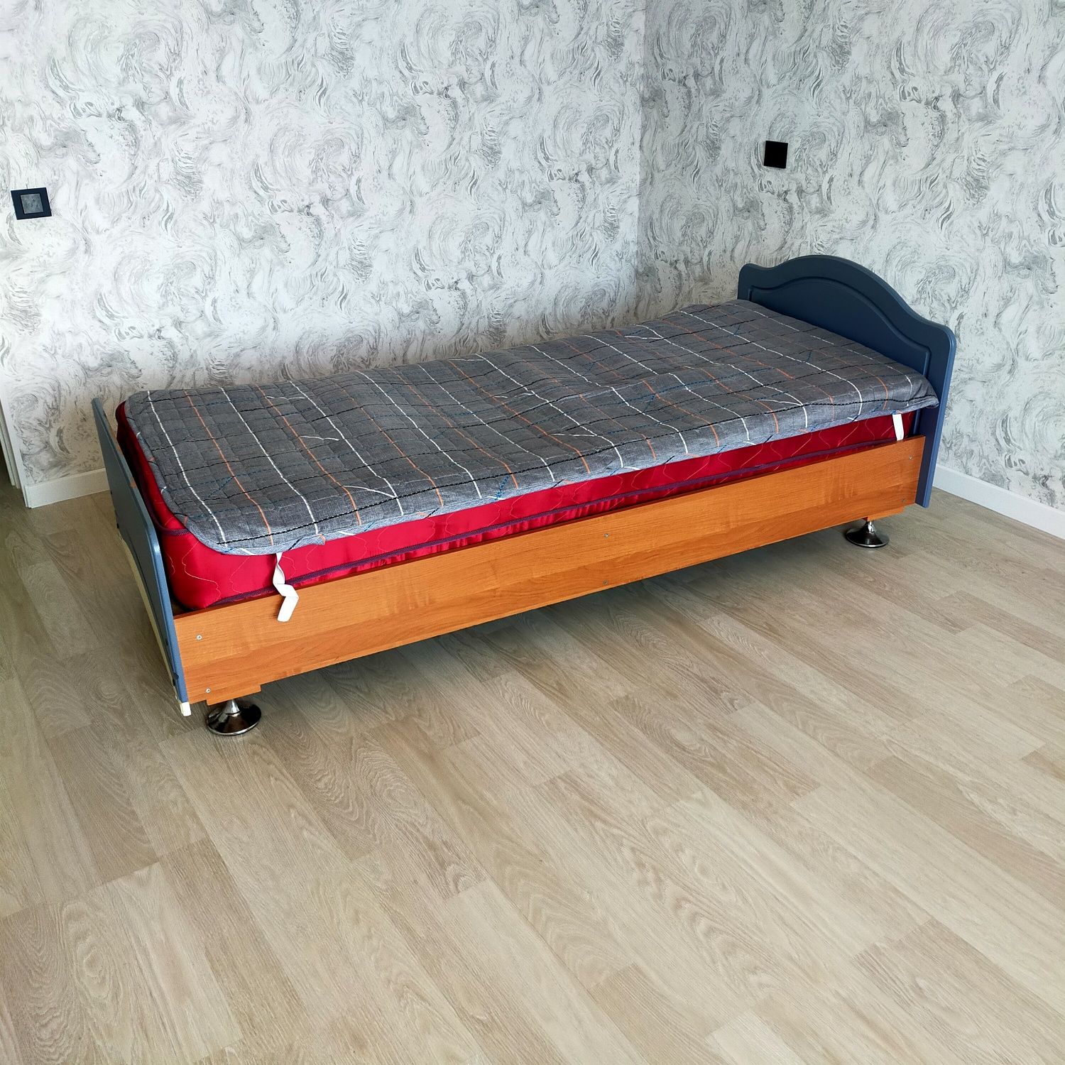Төсек сатылады бір адамдық