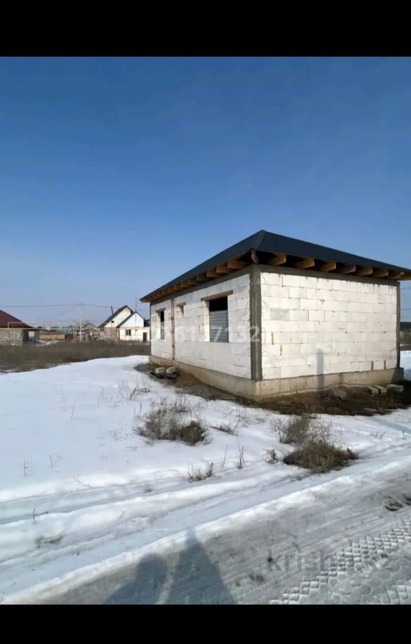 Жер сатылады времянка салынган,жайлы мектеп жанында
