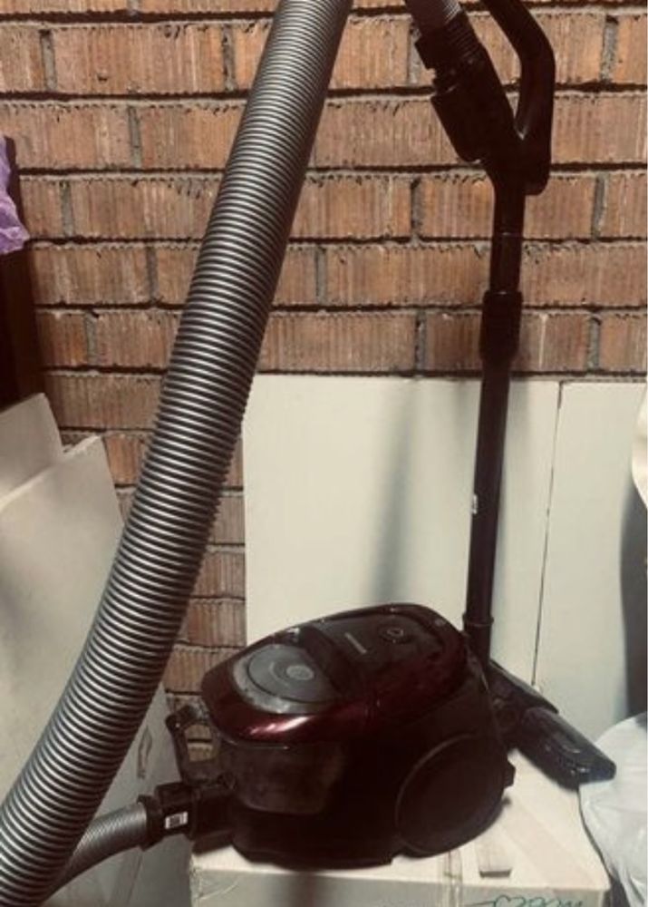 Пылесос Samsung VC18M31A0HP/EV