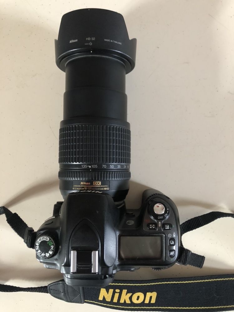 Полупрофессиональный зеркальный фотоаппарат NIKON