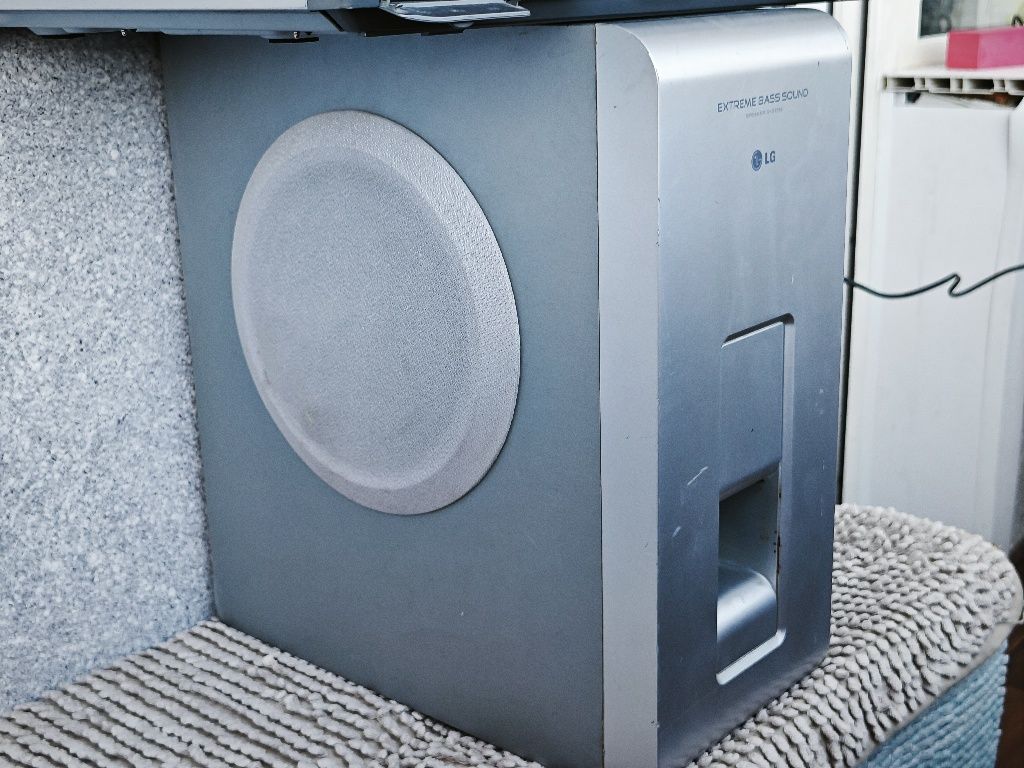 Караоке + Домашний кинотеатр 5.1 LG LH-TK2645Q