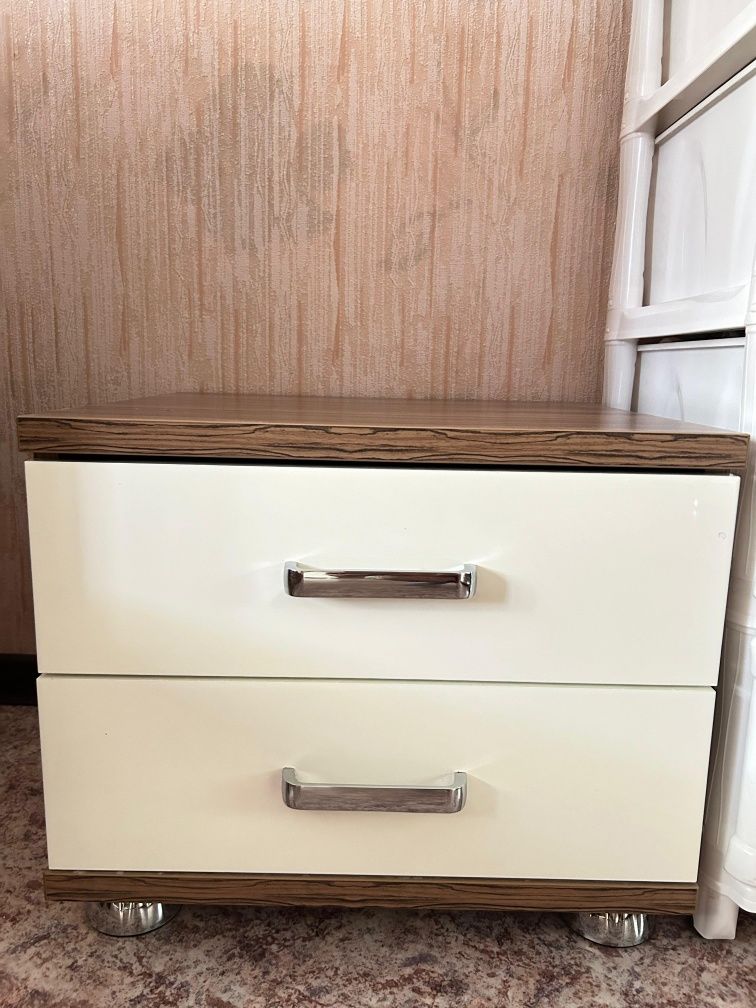 Продам кровать, 2 тумбы