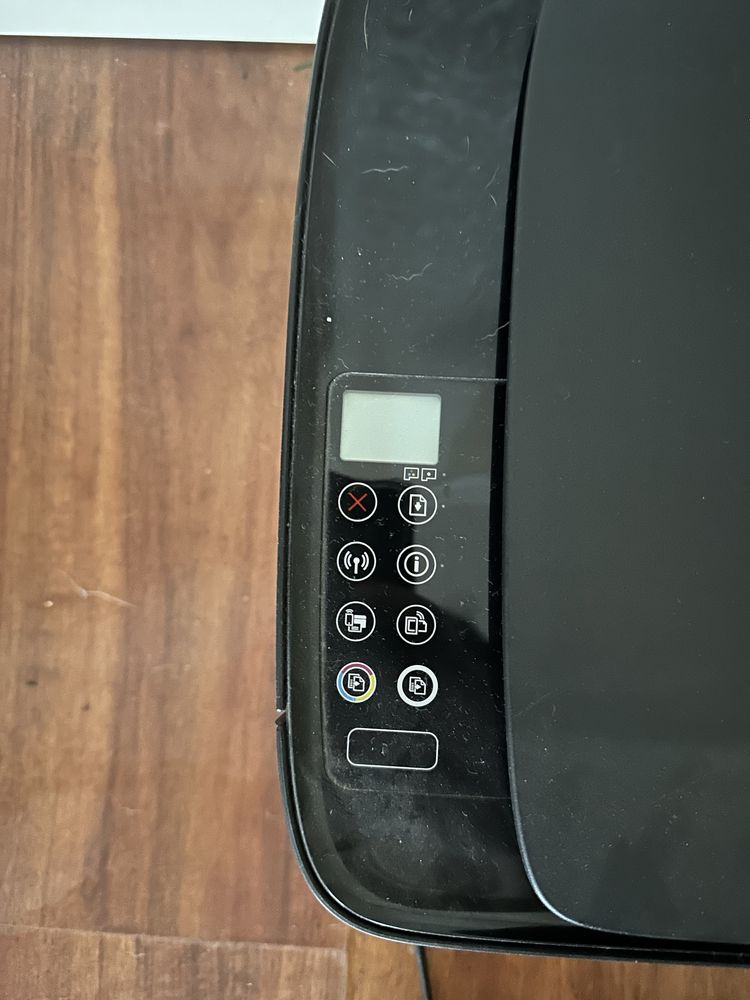 Продам принтер-сканнер HP DeskJet GT 5820