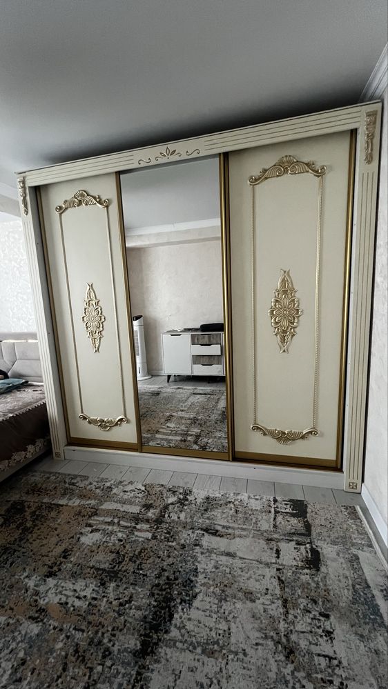 Шкаф МДФ в хорошем состояний