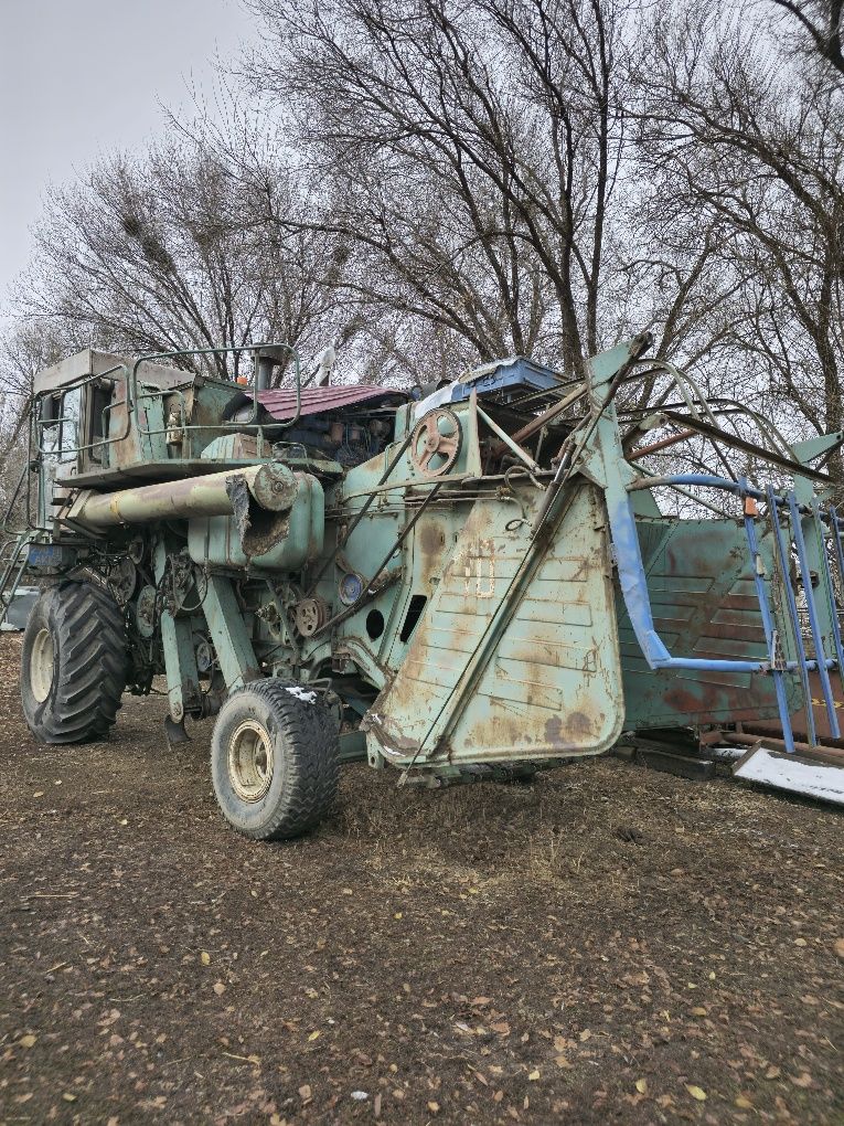 Продам комбайн Енисей 1200 в отличном состоянии без вложения