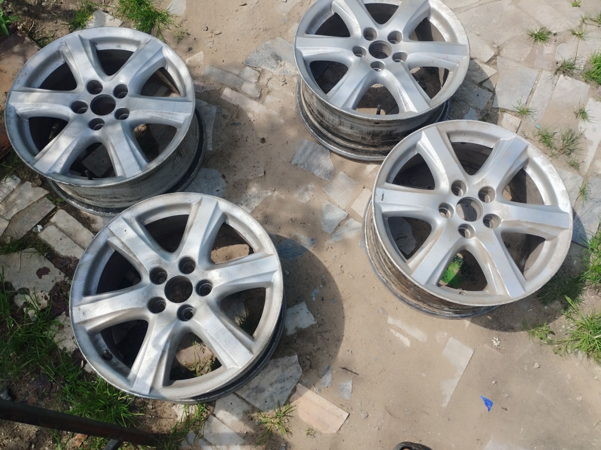 Продам диски Камри 40-45 SE оригинал