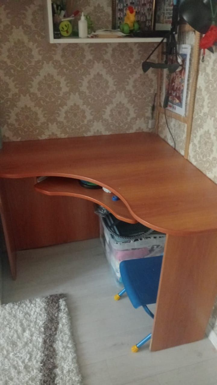 Продам различную мебель.