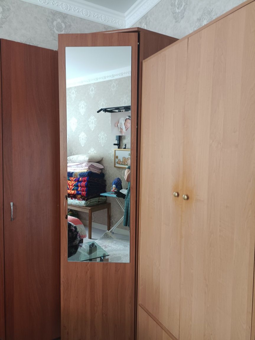 Продам шкаф по 10 тысяч каждая самовывоз