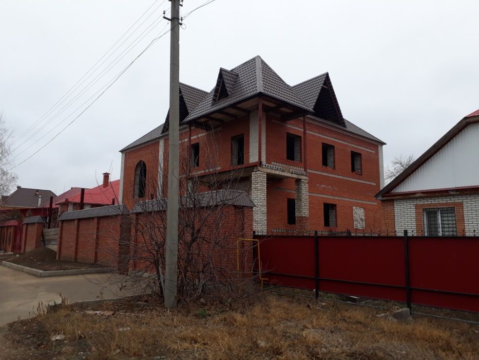 Продам 4х этажный кирпичный коттедж в мкрн Самал 1-2