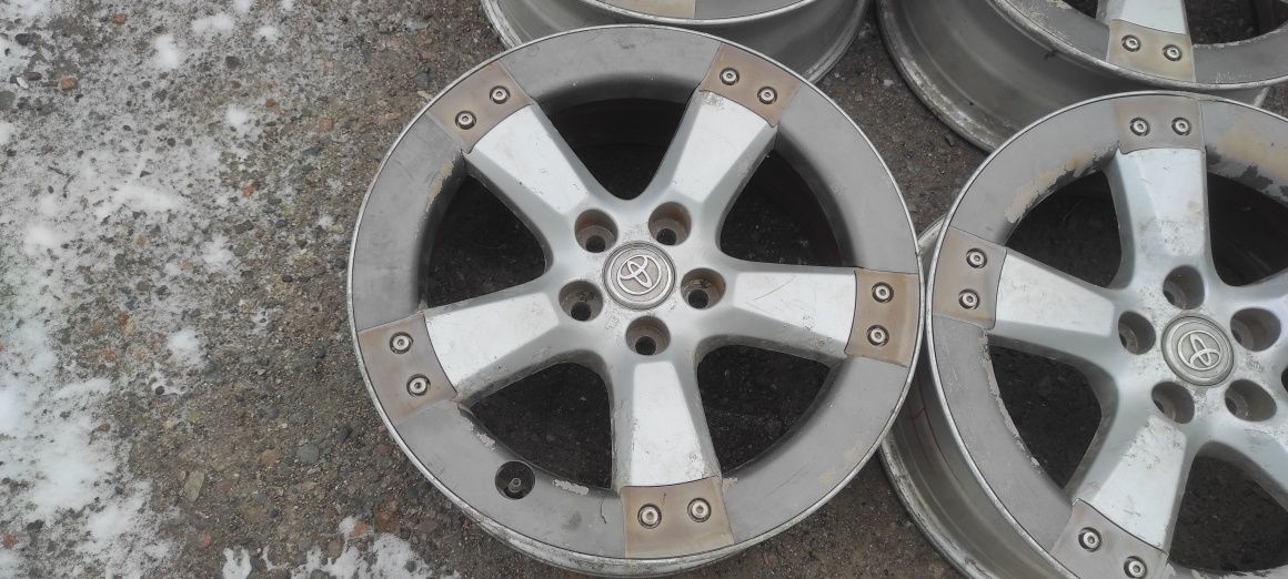 Комплект оригинальных дисков R18. Toyota. Lexus