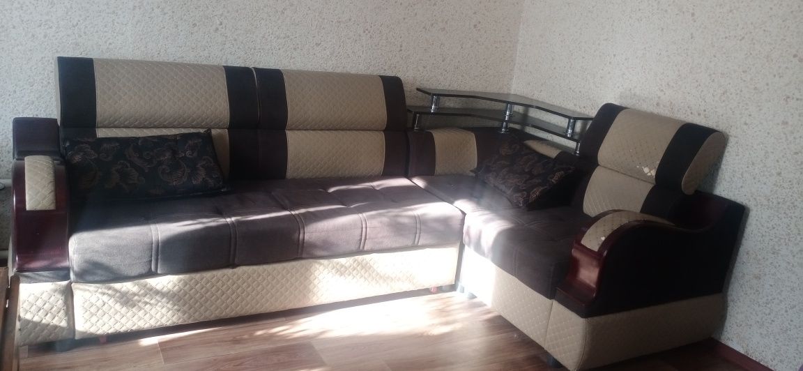Продается диван.Писать на ват сап  8/776/292/79/37