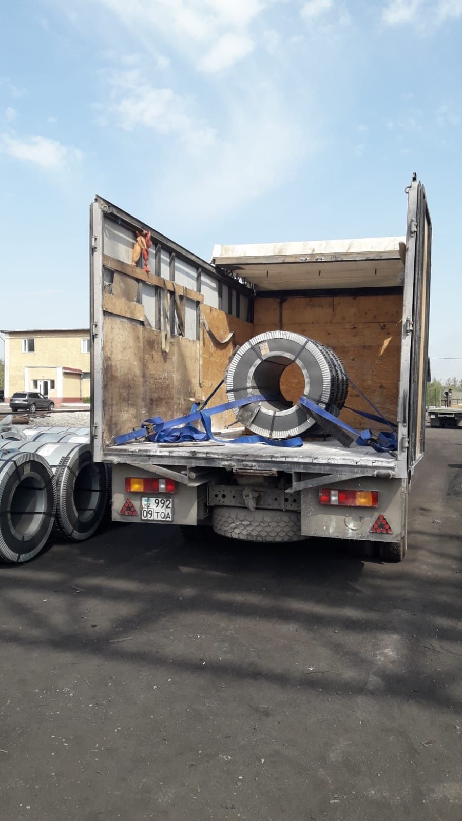 Грузоперевозки 5-6 тонн 25 кубов по Казахстану.