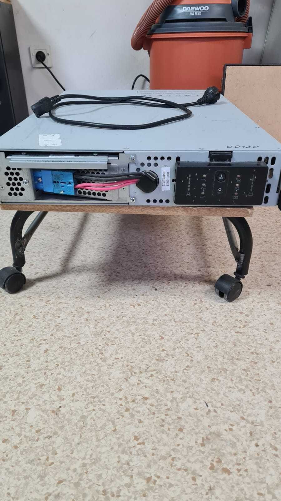 Источник бесперебойного питания Smart-UPS 3000  и 2200RM12U