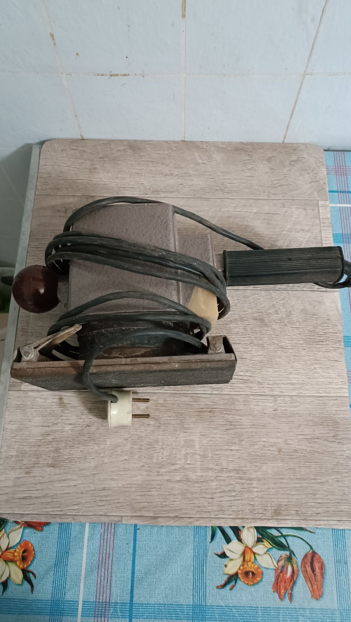 Продам шлифовальную машинку