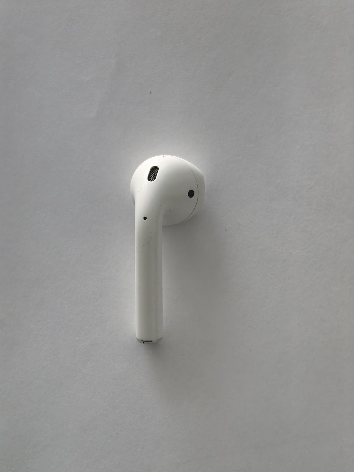 Продам правый наушник Air Pods 2