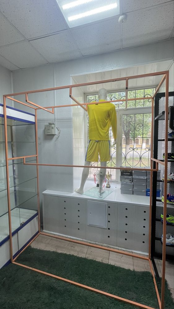 Продам рейлы, ресепшн, манекены, примеречную