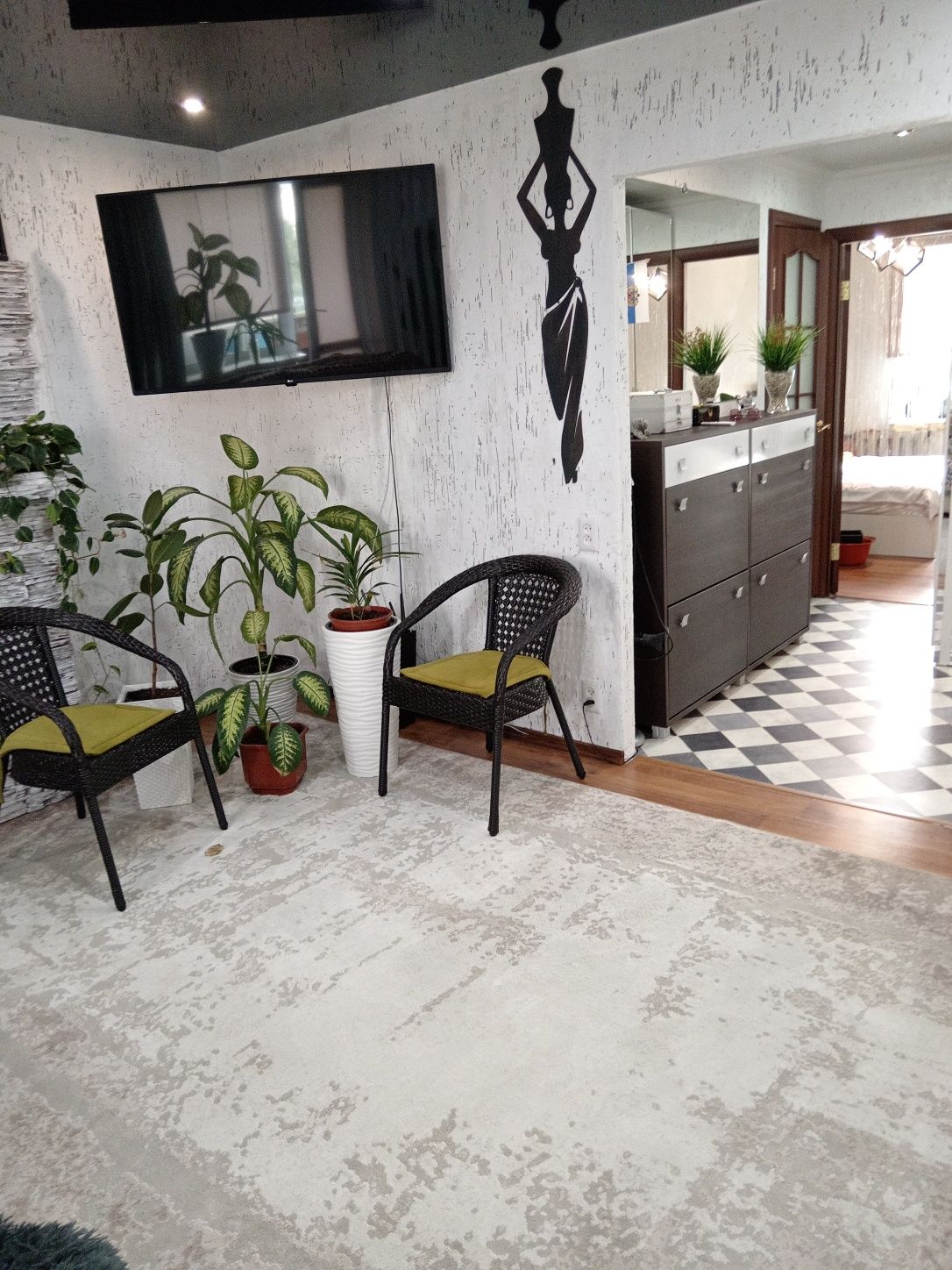 Продам 2-ух комн.кв. в 6мкр.