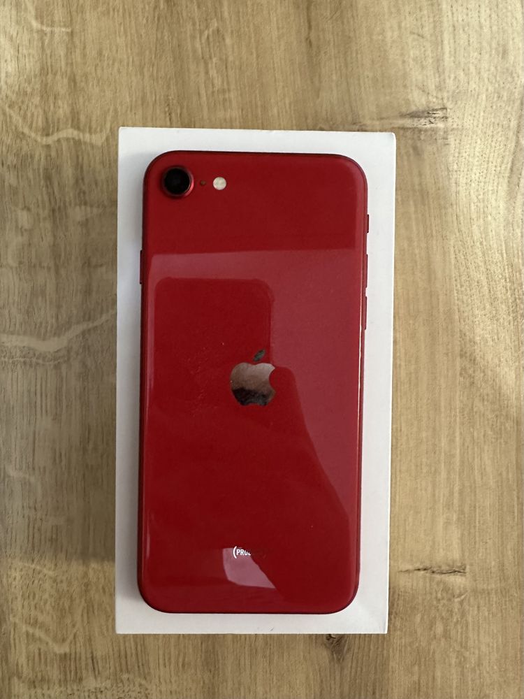 iPhone SE 2020 красный б/у