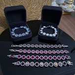 Браслет с камнями “Swarovski”.