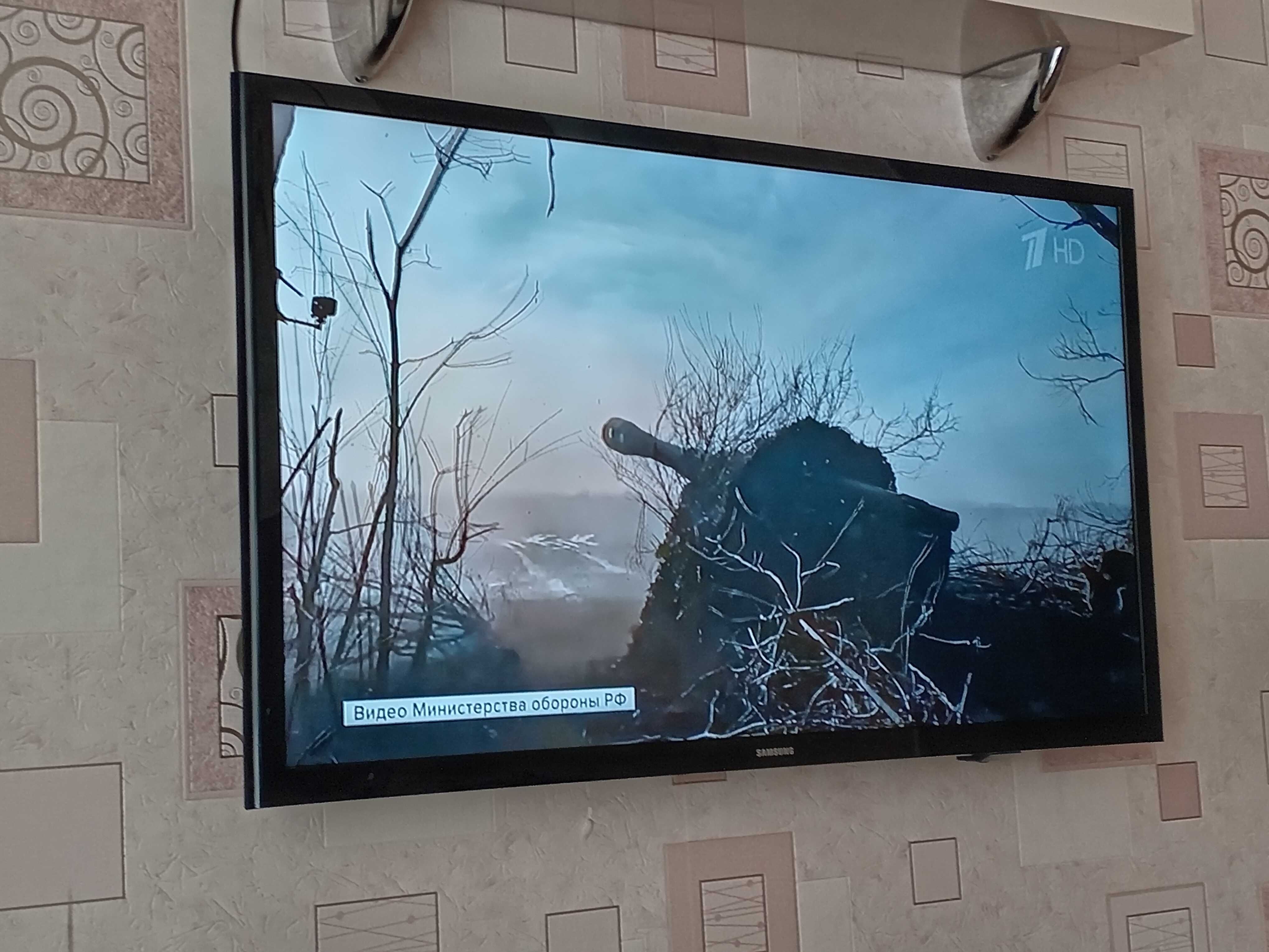 Телевизор Samsung LCD UE32J4500 81 см чёрно-серебристый