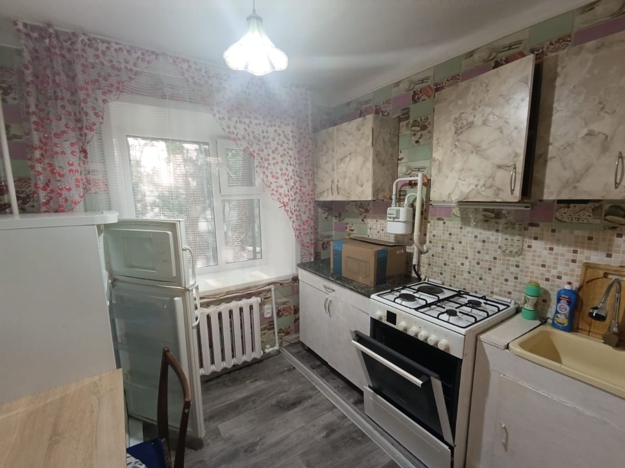 Сдам однокомнатную квартиру по улице Белинского 17 в  первый этаж