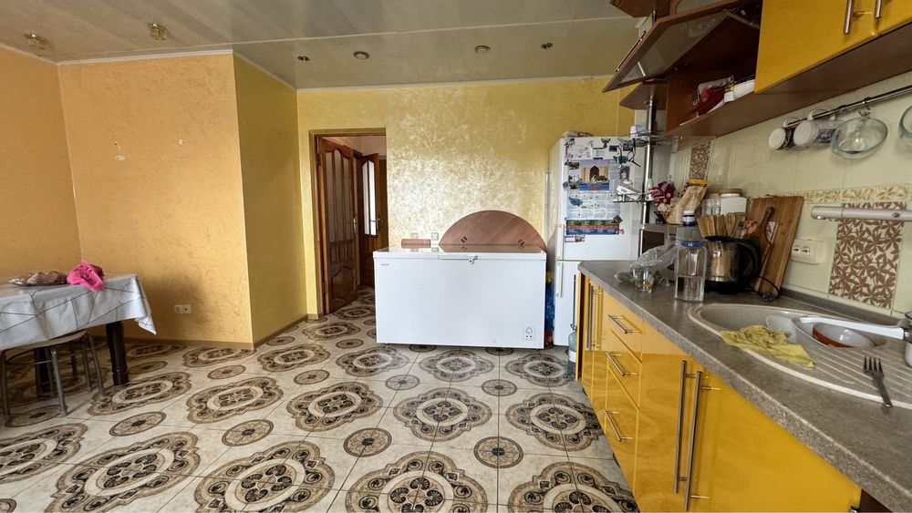 Продам 3 комнатную квартиру район 6 школы