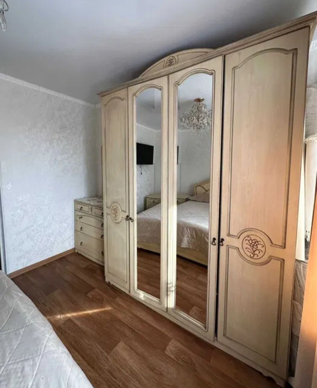 Продам спальный гарнитур