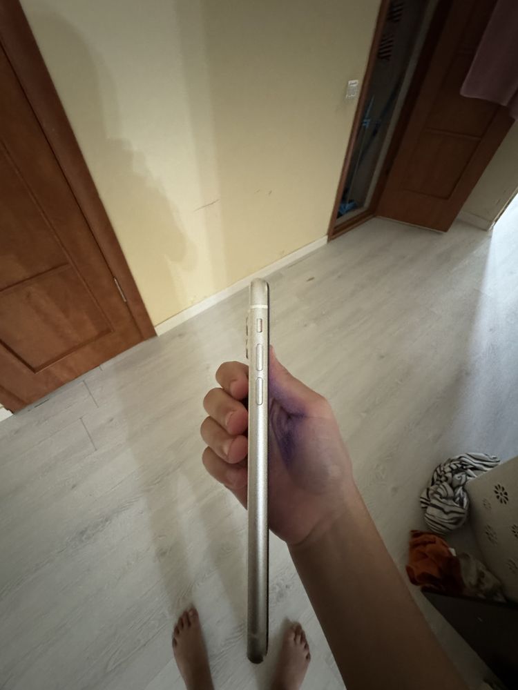 Продам Айфон 11