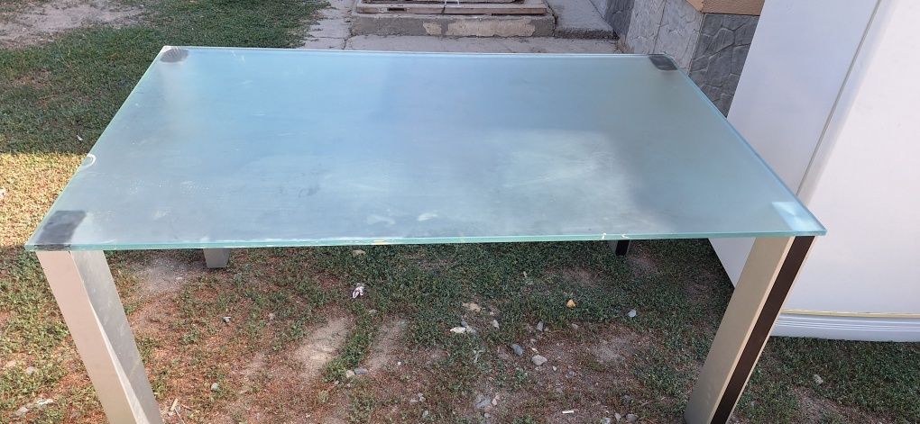 Стол стикланая продам