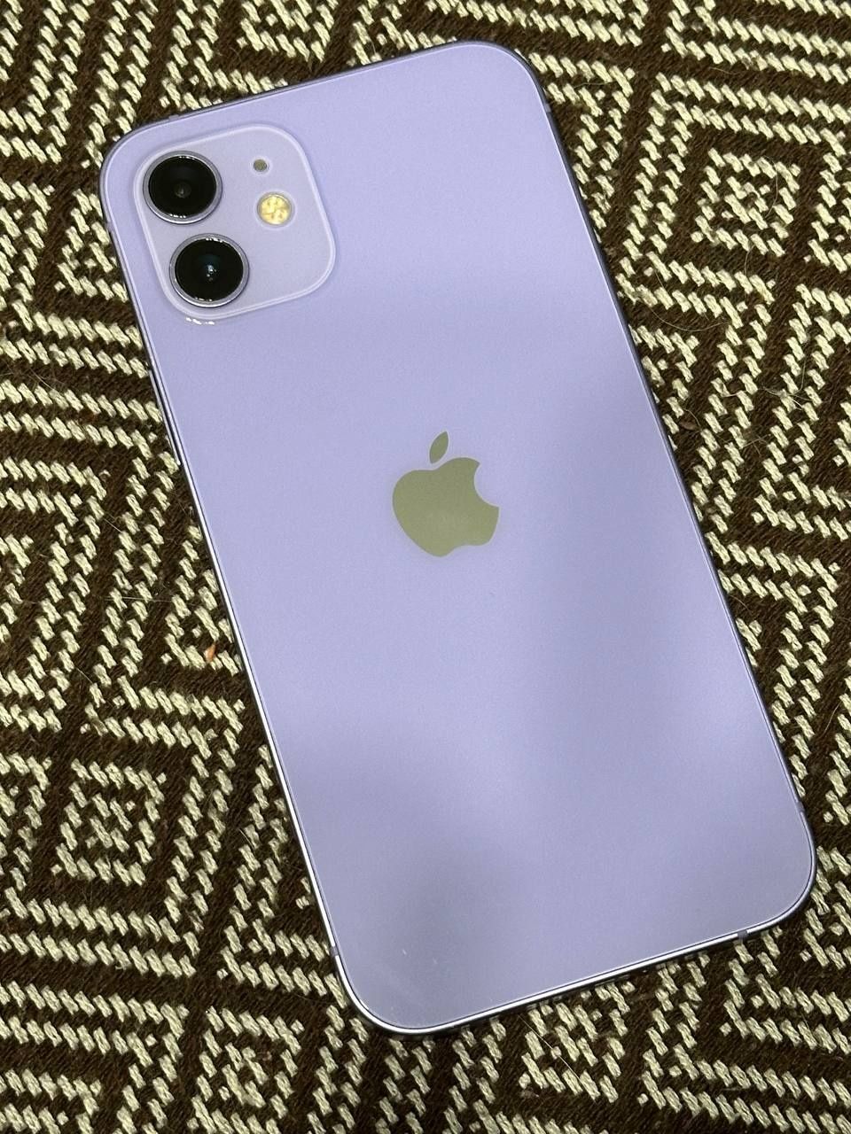Продам iPhone 12 и Apple Watch 3 nike