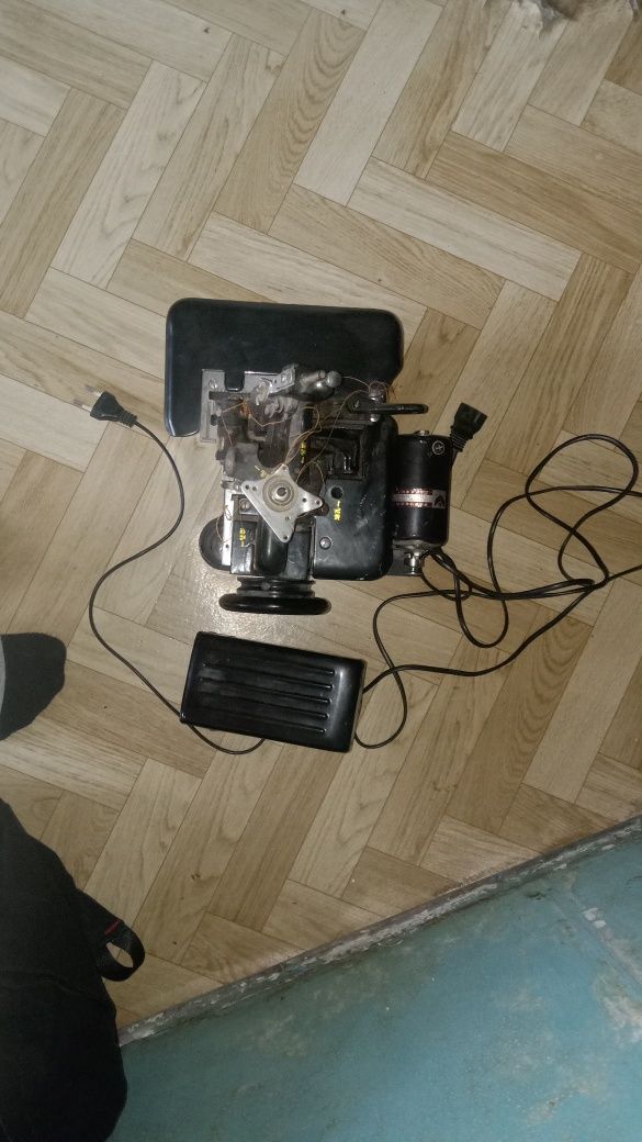 Швейная машина аверлох в рабочем состоянии торг имеется