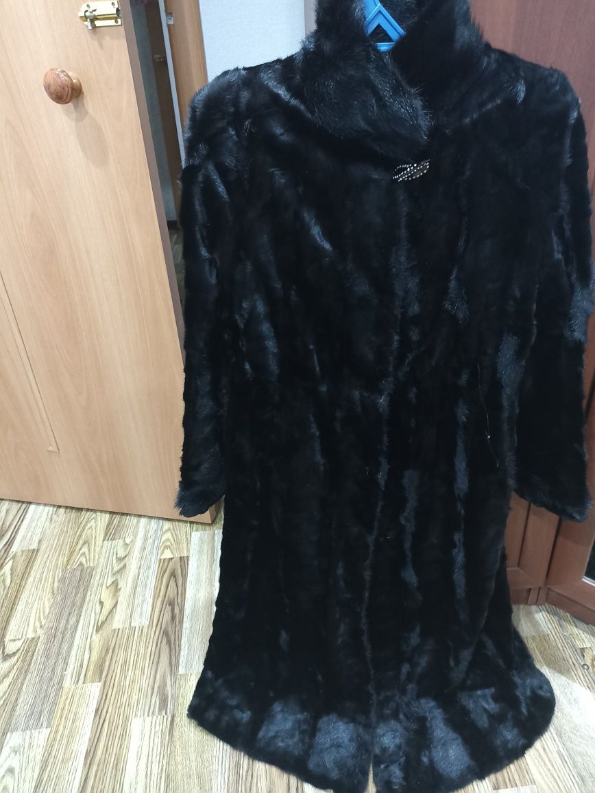 Продаю норковую шубу