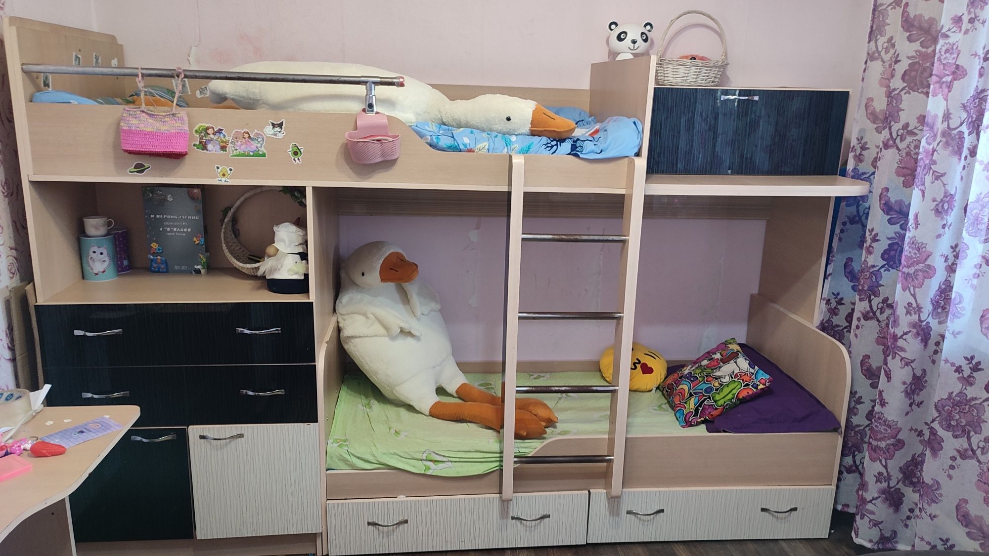 Продам двухъярусную кровать б/у